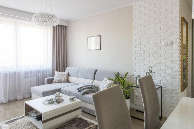 nowoczesne, biel, oświetlenie, minimalizm, styl nowoczesny, salon, wnętrze 