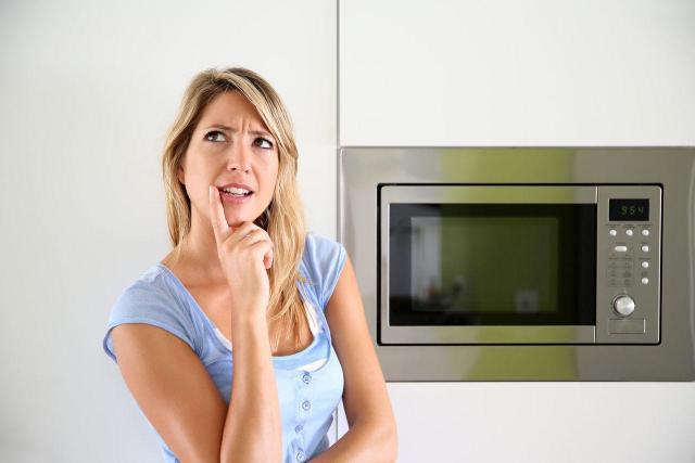 Jak czyścić kuchenkę mikrofalową?