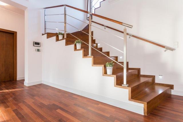 Zdecyduj się na schody drewniane w domu