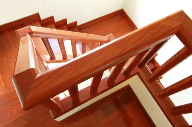 artykuł partnerski, balustrady, schody, drewniane schody 